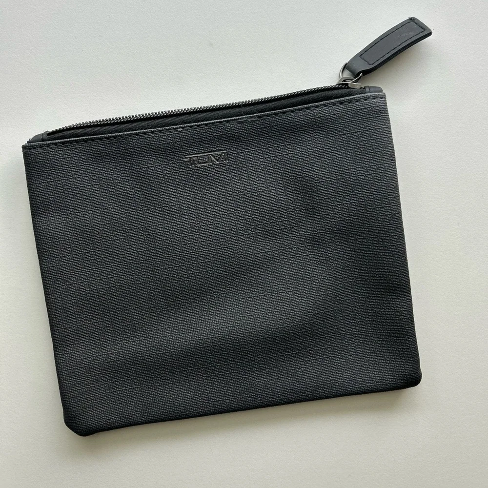 TUMI gray travel makeup accessories zipper bag